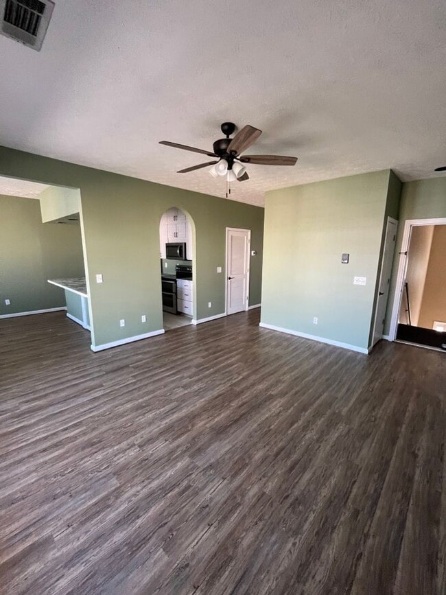 Building Photo - Cute 2BR Condo in Madison.  Community Pool! 2nd Month Free!