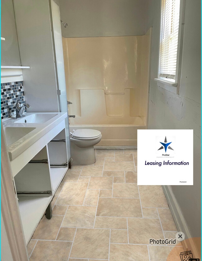 Building Photo - 2327 Gardner St