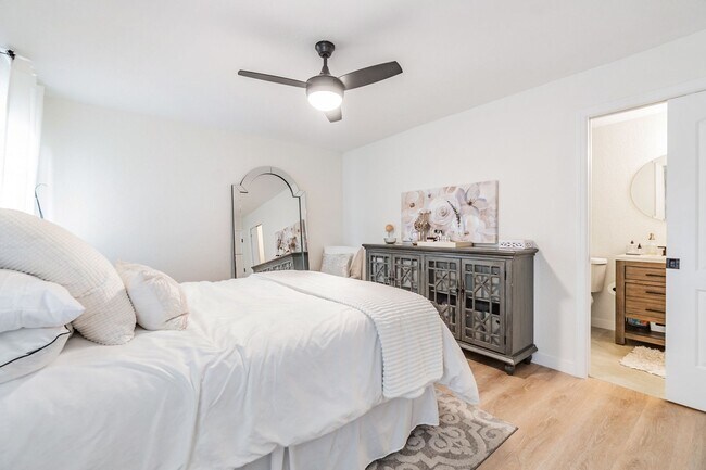 Building Photo - 1813 Chinaberry Dr