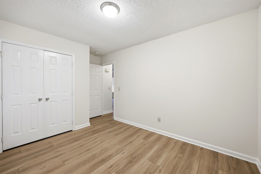 Building Photo - 2736 Stageline Dr