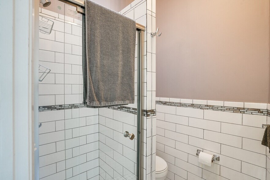 Building Photo - 3600 Grand Ave