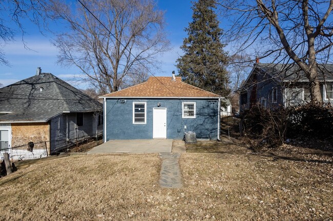 Building Photo - Charming & Updated 2BR/1BA Home – Don’t Mi...