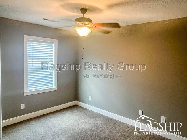 Building Photo - 2015 Leighton Dr