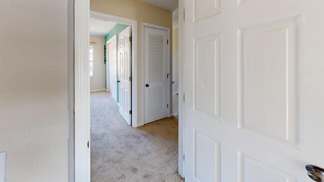 Building Photo - "Charming 2-Bed, 3-Bath Townhouse Retreat in Jacksonville - 1,176 Sq. Ft. of Comfort and Style!"