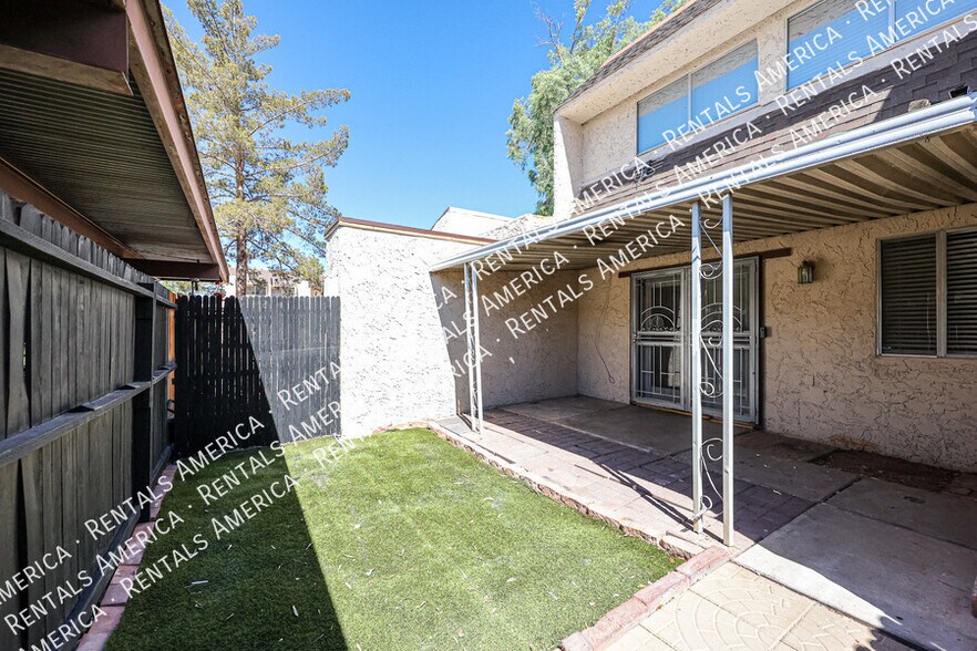 Building Photo - 1052 S San Jose