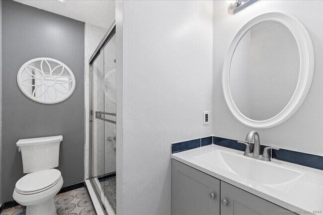 Building Photo - 215 Union Ave