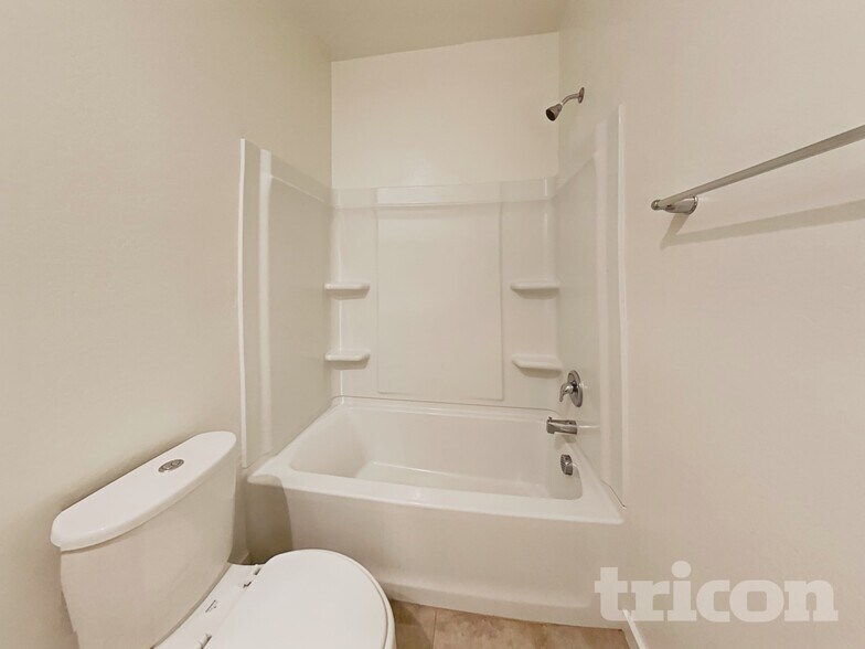 Building Photo - 439 W Tenia Trail