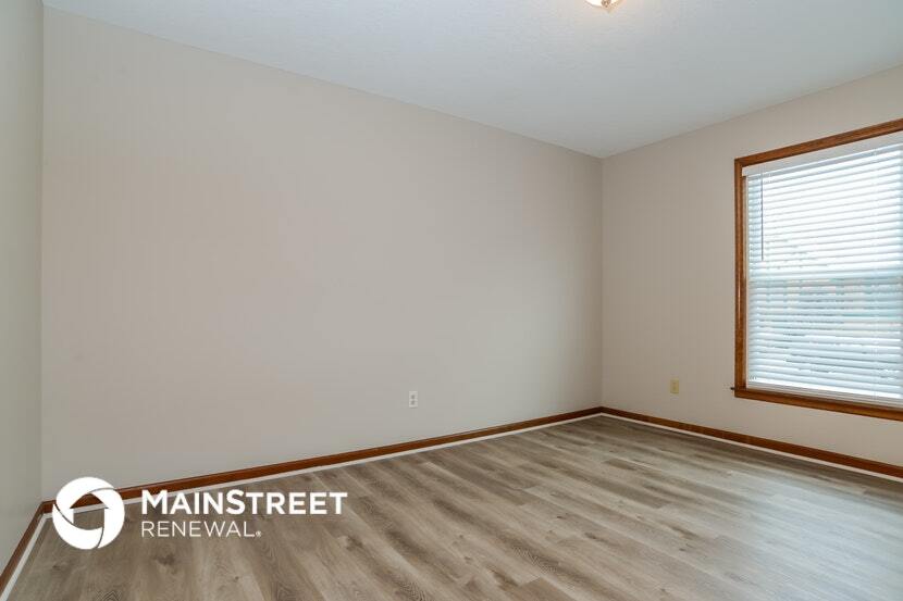 Building Photo - 905 NW Delwood Dr