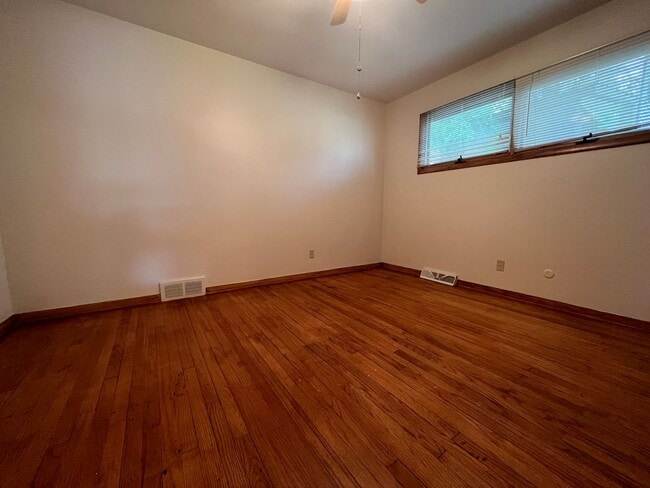 Building Photo - 26202 Lakeshore Blvd