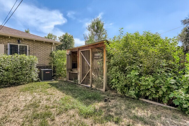 Building Photo - Amazing 4BR, 2BTH in Denver!