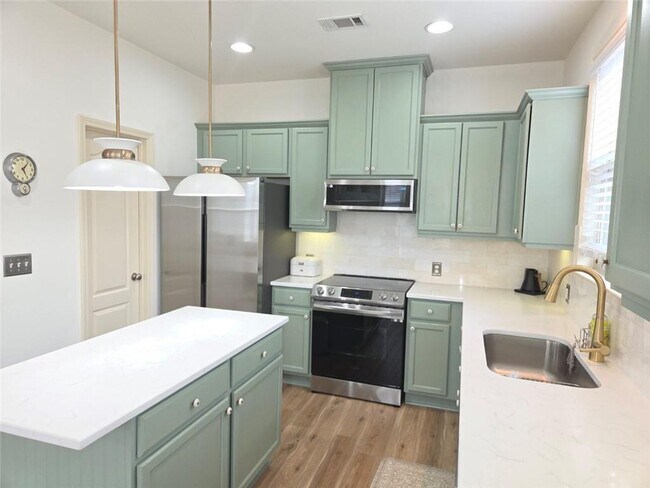 Building Photo - 2281 Attewood Dr