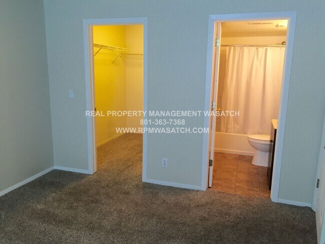 Building Photo - Come See This Spacious 2-bedroom 2-Bath in Downtown Salt Lake City!!