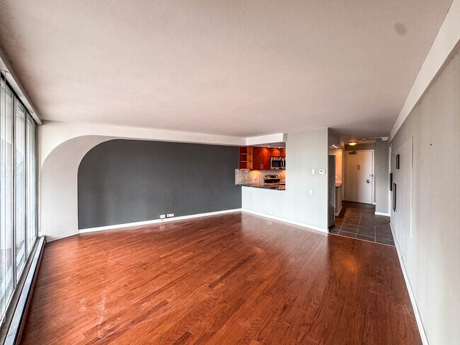 Building Photo - 300 N State St