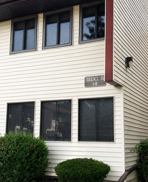 Building Photo - B1 Avon Dr