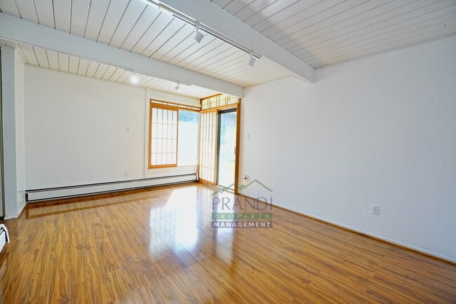 Building Photo - 955 Las Ovejas Ave