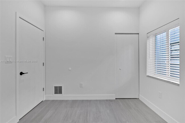 Building Photo - 1786 SW 9th St
