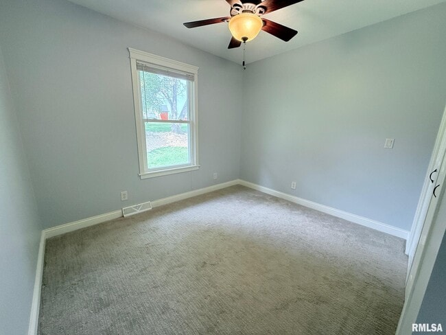 Building Photo - 5570 Clemons Rd