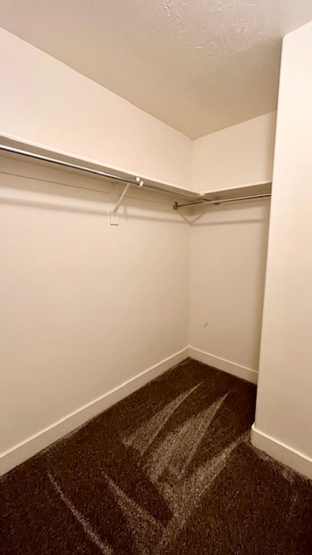 Building Photo - 2 Bedroom/2.5 Bathroom townhome in South S...