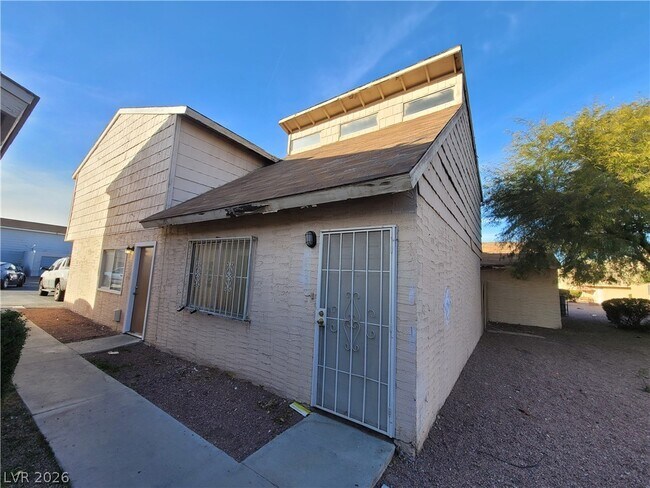Building Photo - 5126 Golden Ln