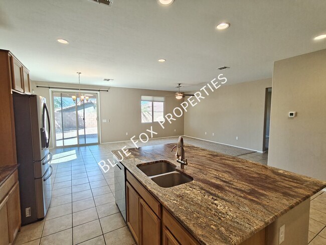 Building Photo - 11445 E Vail Crest Dr