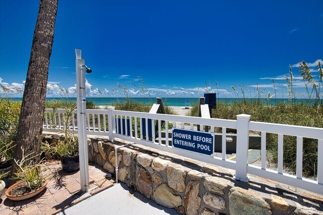 Building Photo - 1555 Tarpon Center Dr