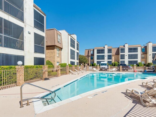 Building Photo - 11450 Audelia Rd