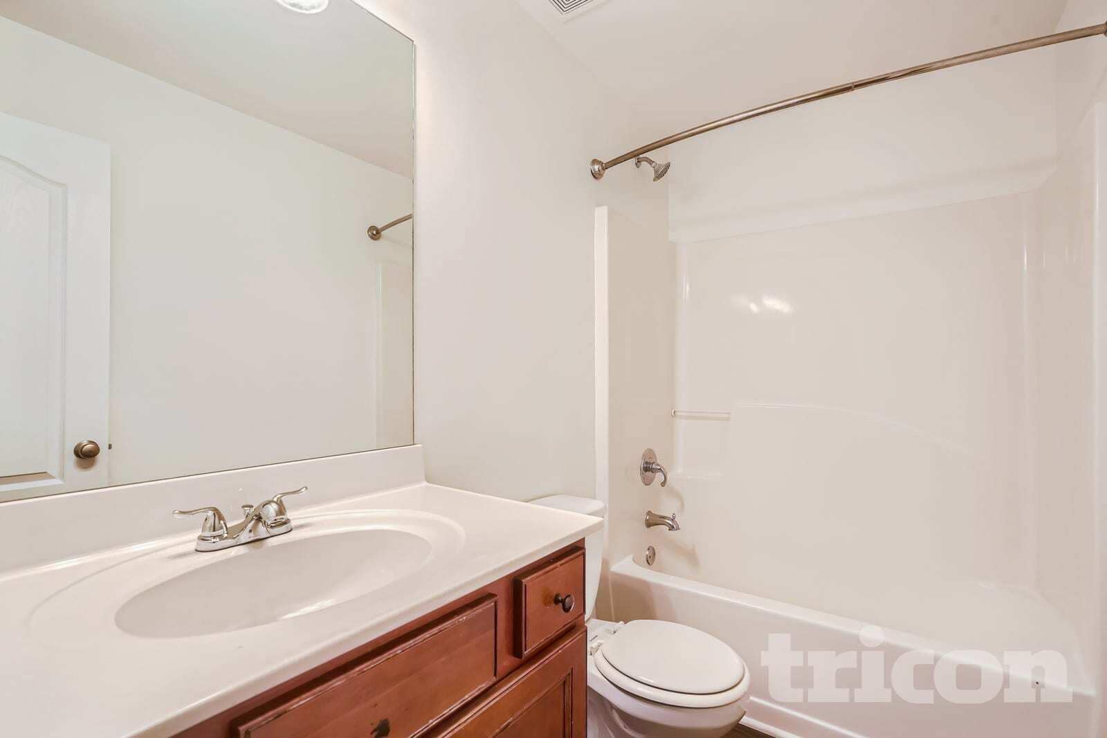 Building Photo - 612 Peach Pl