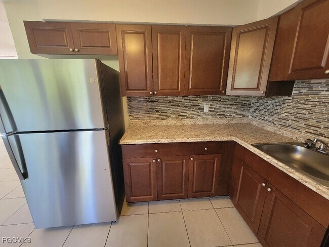 Building Photo - 707 Joel Blvd