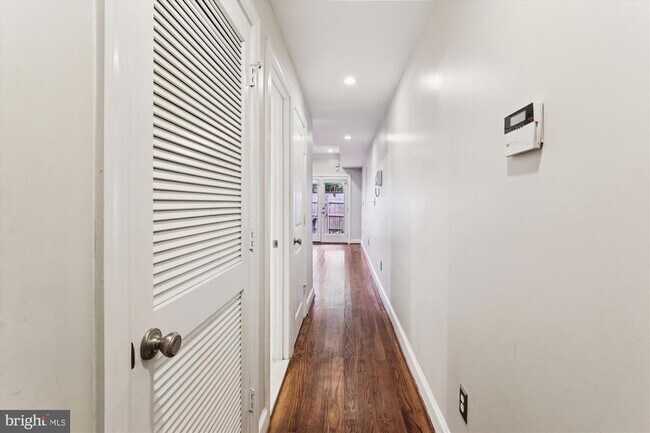 Primary Photo - 1116 C St NE