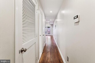 Building Photo - 1116 C St NE