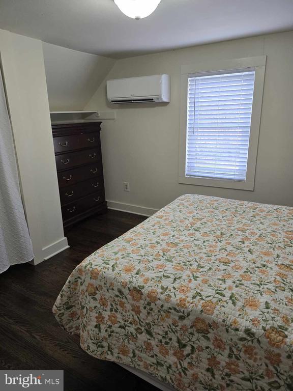 Building Photo - 1358 Graves Mill Rd