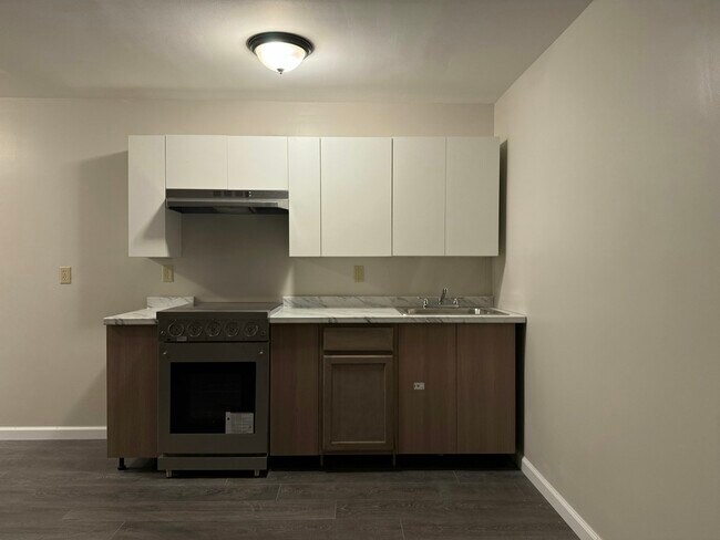 Building Photo - 355 S Main St