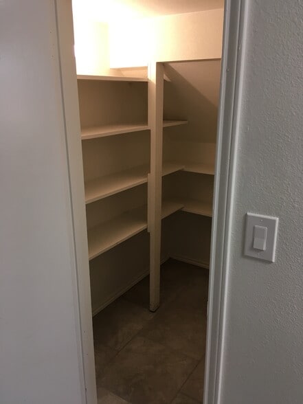 Pantry - EMPTY - 8604 Willowick Drive
