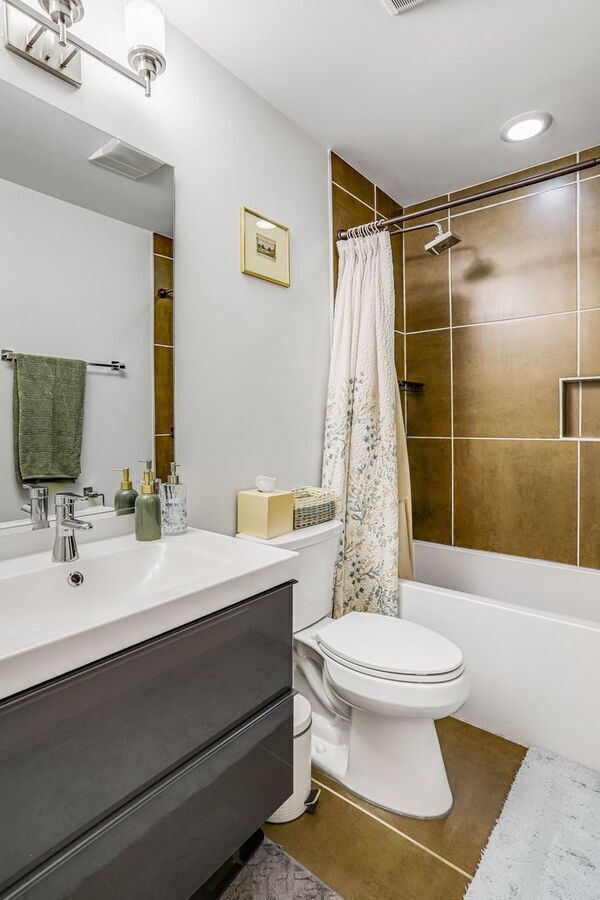 Building Photo - 816 Kennedy St NW