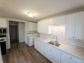 Building Photo - 9 Gardner Pl
