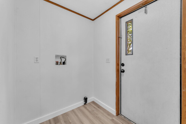 Building Photo - 92 Dryden Ave
