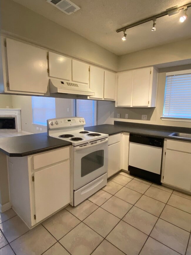 Building Photo - 2507 Golden Park Ln