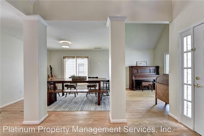 Building Photo - 4 br, 3.5 bath House - 3710 Palisade Park Dr