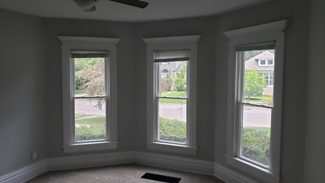 Front Bedroom - 211 N Prairie St