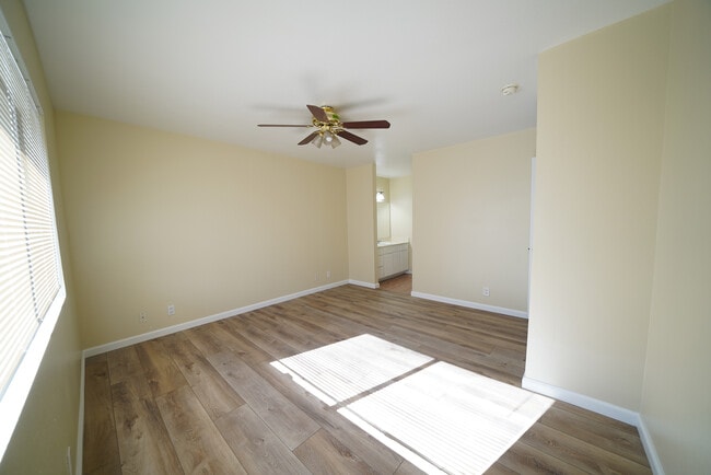 Building Photo - 27663 Ironside Dr