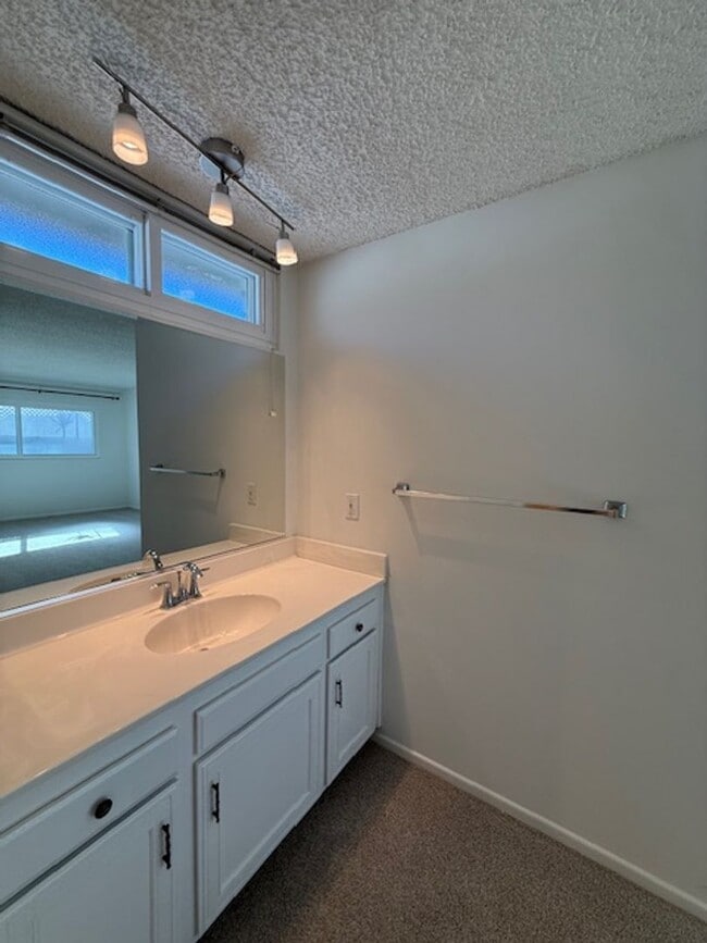 Building Photo - 420-22 Rees Street