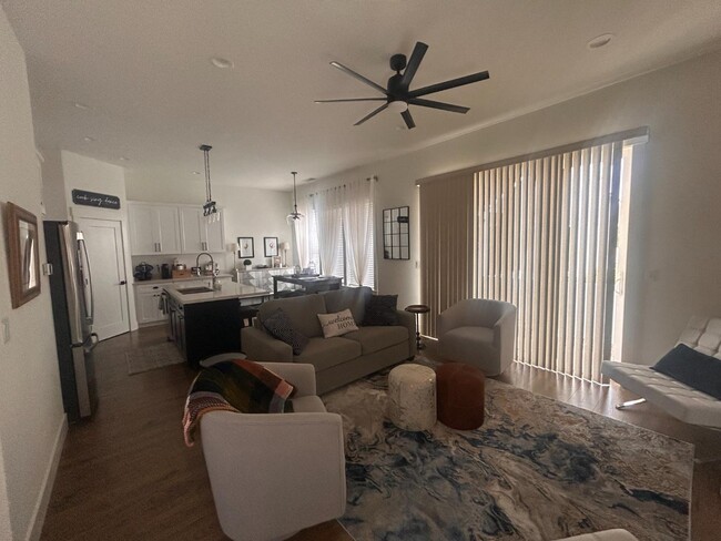 Building Photo - 307 Talons Dr