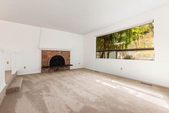 Building Photo - 10716 NE 144th Ct