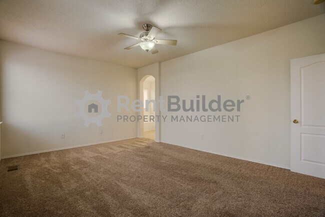 Building Photo - FANTASTIC 3-Bedroom 2-1/2 bath Home in ANDERSON HILLS NEIGHBORHOOD