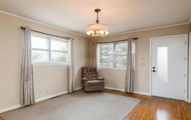 Building Photo - 3 Bed 1.5 Bath in Sand Springs!