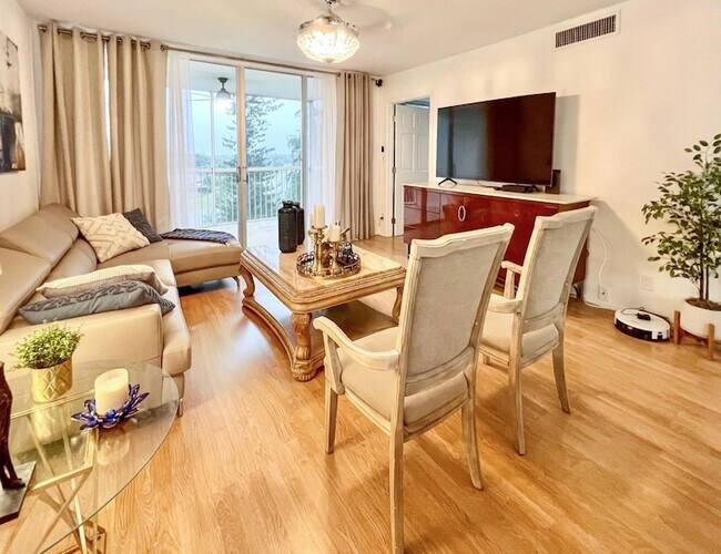 Building Photo - 3010 N Course Dr