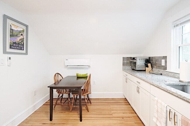 Building Photo - Nicely Updated Fry's Spring Apartment With Utilities Included