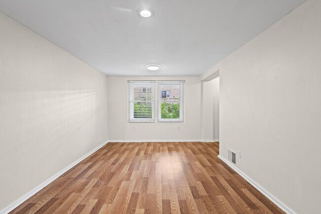 Building Photo - 2710 W Fletcher St