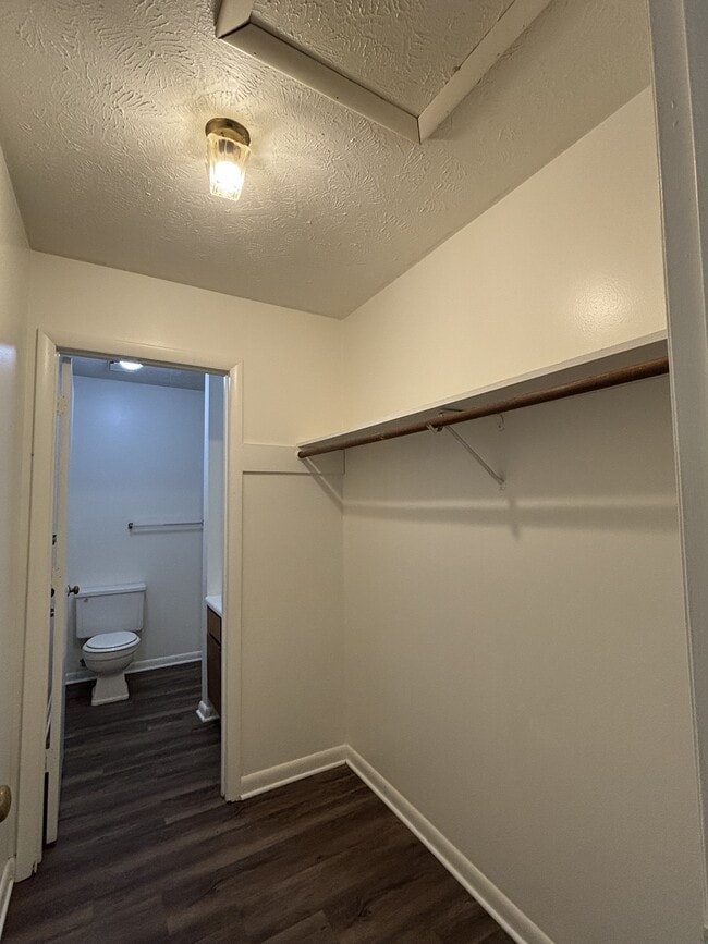 Building Photo - 1123 Southwood Dr