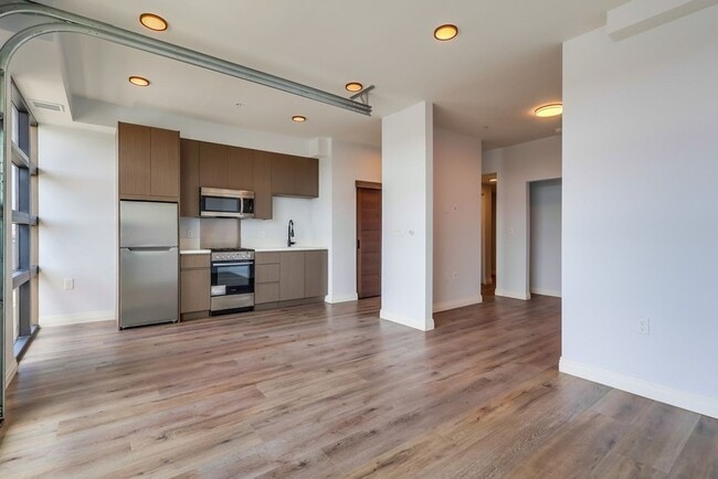 Building Photo - 1bd/1ba Loft in Prime Koreatown w/City Skyline Views and W/D Call Today!